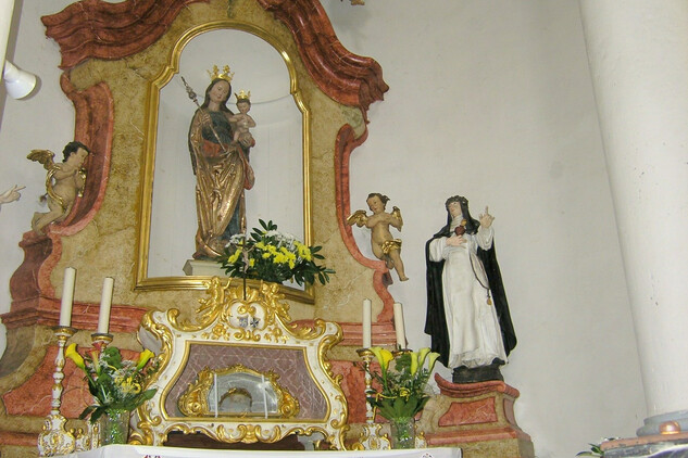Oltář Panny Marie (s lebkou sv. Zdislavy)